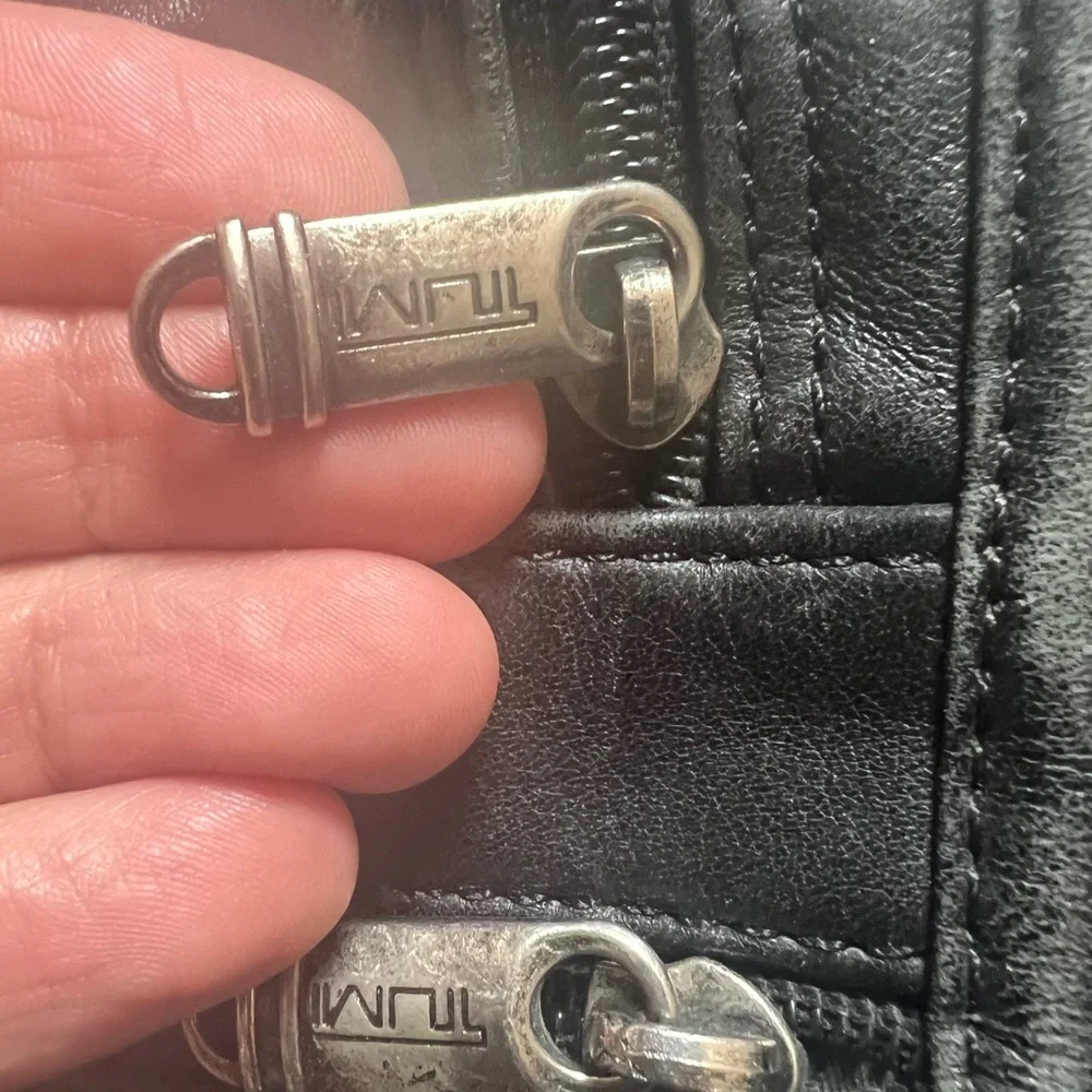 Tumi zipper pockets